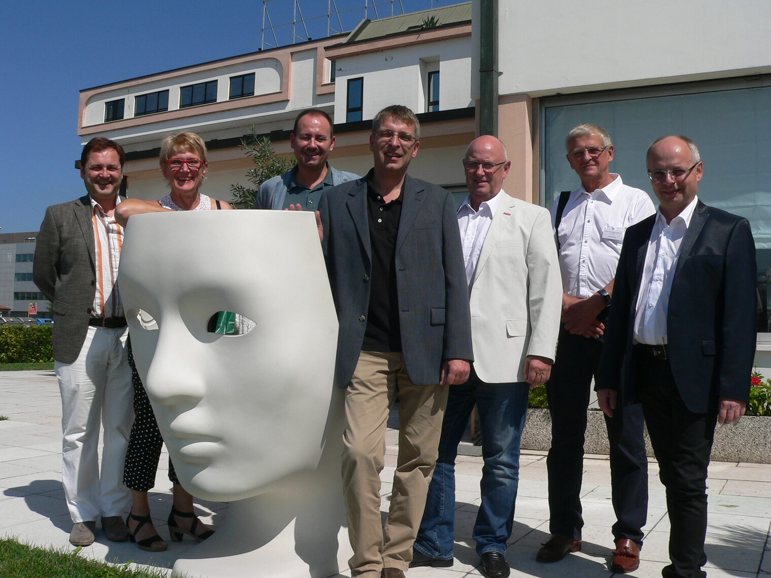 Die Unternehmen MAR Türen & Tore, MTS Brandschutzsysteme, Jens Schröter Metallbau, Metallbau Stoof und PCP Metallbau informierten sich über italienische Betriebe und das Ausbildungssystem des EU-Landes. Die Unternehmen MAR Türen & Tore, MTS Brandschutzsysteme, Jens Schröter Metallbau, Metallbau Stoof und PCP Metallbau informierten sich über italienische Betriebe und das Ausbildungssystem des EU-Landes.