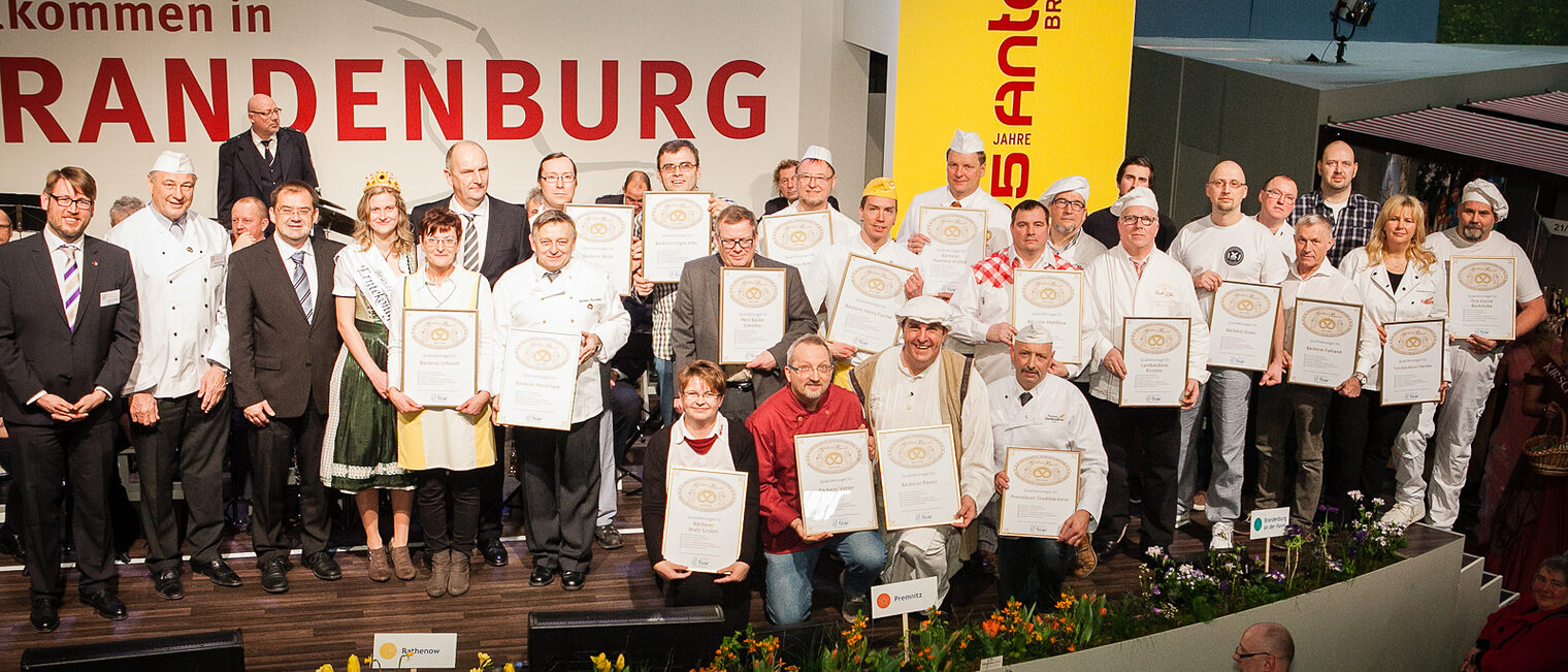 Insgesamt 23 Brandenburger beste Bäcker von der Uckermark bis zur Lausitz erhielten auf der Grünen Woche 2015 das Qualitätszertifikat "Goldene Brezel". 