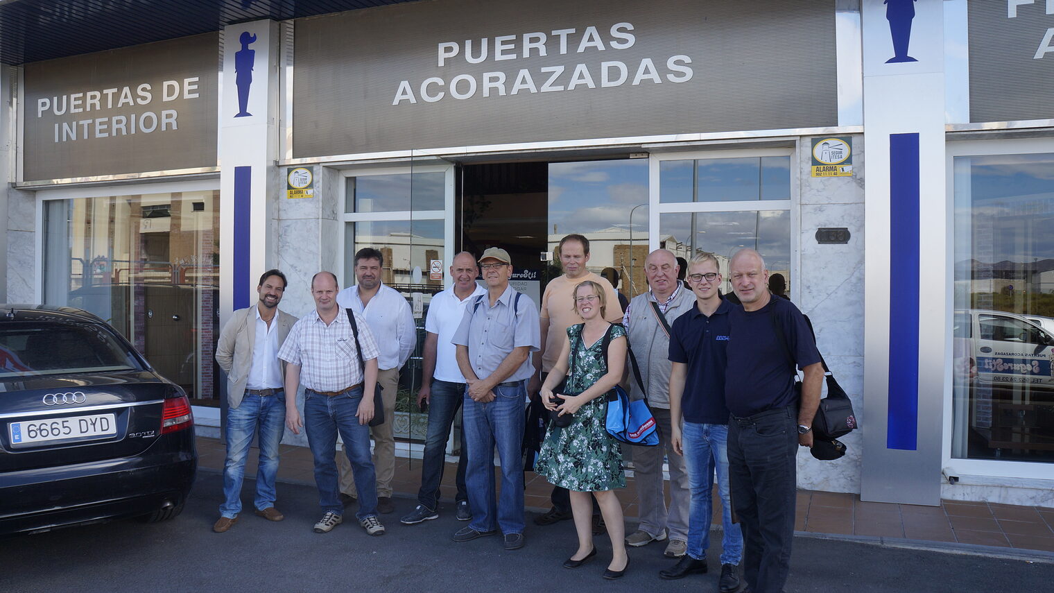 Im Rahmen des Projektes "Nachhaltiges Handwerk ohne Grenzen" hatten sieben Metallbauunternehmen aus dem Kammerbezirk Potsdam die Möglichkeit, drei Tage lang Metallbaubetriebe in Andalusien zu besuchen und sich über die Branche zu informieren. 