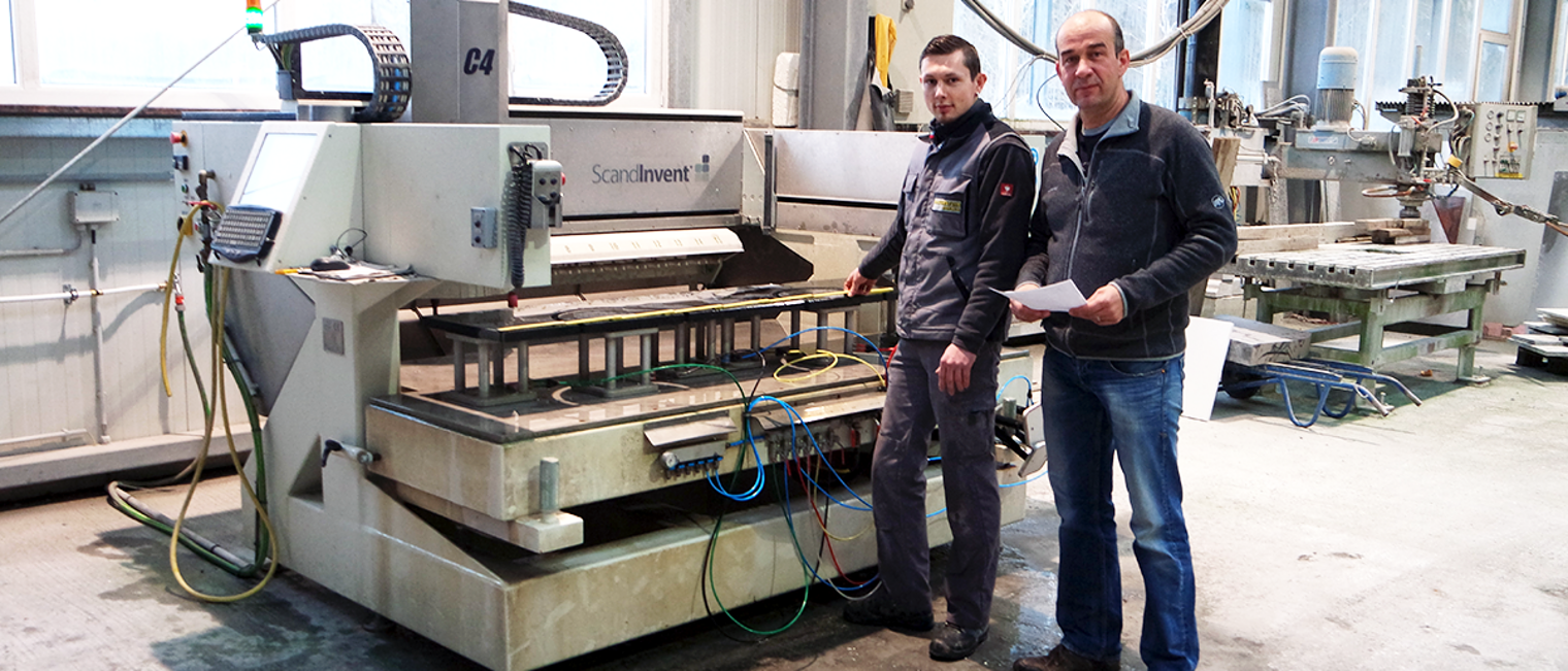 Steinmetz- und Steinbildhauermeister Olav Borwig (r.) hat jetzt investiert: Für seine neue Halle und eine CNC-Maschine hat er GRW-Fördermittel genutzt. Steinmetz- und Steinbildhauermeister Olav Borwig (r.) hat jetzt investiert: Für seine neue Halle und eine CNC-Maschine hat er GRW-Fördermittel genutzt.