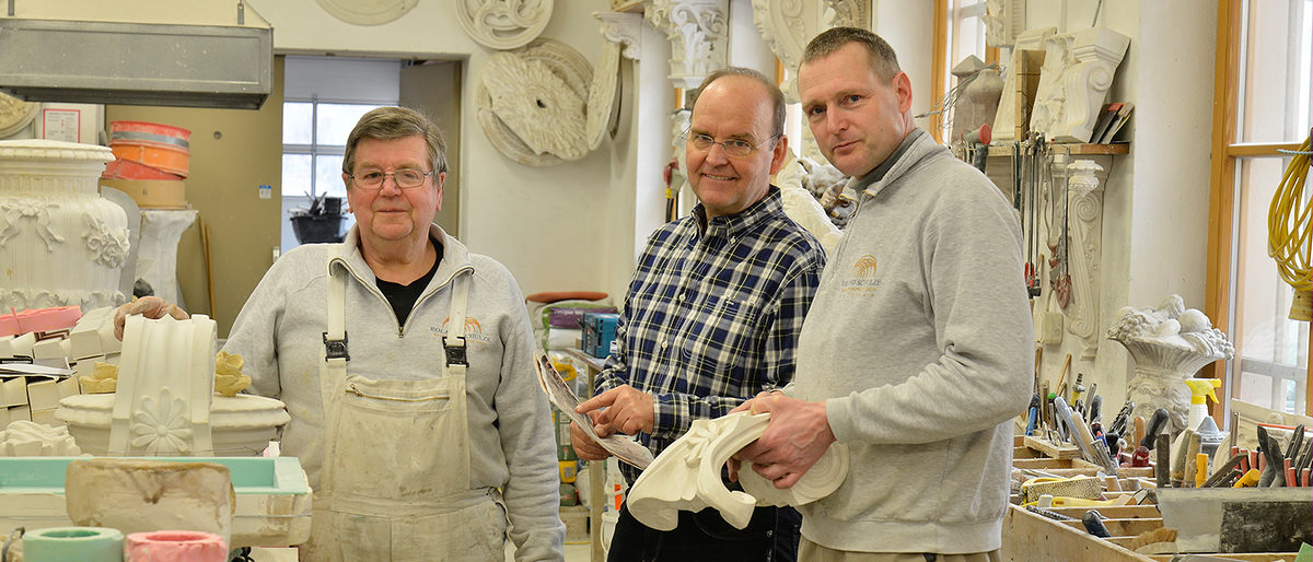 Roland Schulze (Mitte) mit seinen Mitarbeitern Rudolf Moisl (links) und Thomas Schaffner (rechts) Roland Schulze (Mitte) mit seinen Mitarbeitern Rudolf Moisl (links) und Thomas Schaffner (rechts)