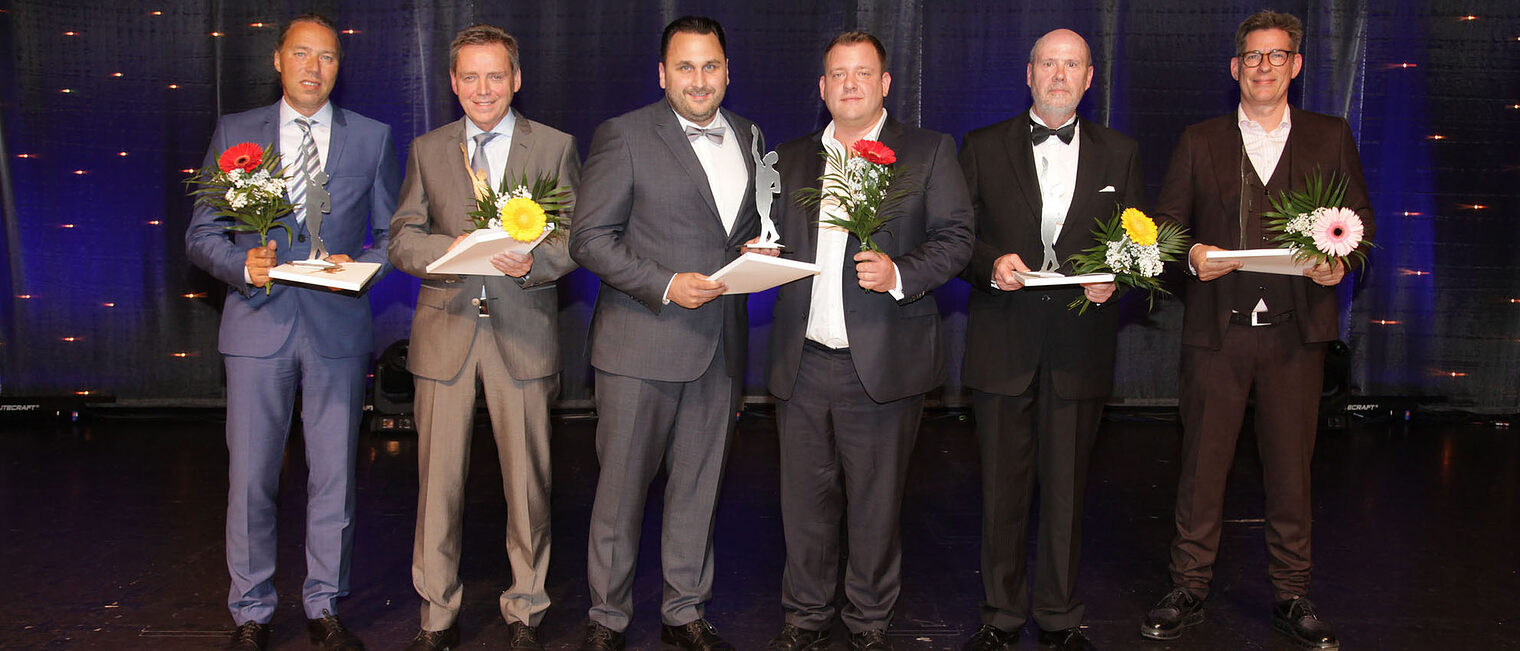 Die Preisträger und Finalisten aus Berlin-Brandenburg: (v.r.n.l.) Dr. Ziegler & Partner Zahnärzte, Dr. med.Stephan Ziegler, Geschäftsführer / Industrieelektronik Brandenburg GmbH, Dipl. Ing. Ralf Herrmann, Geschäftsführer / Mahr EDV, Fabian Mahr, Geschäftsführer, Pascal Kube, Geschäftsführer / ZEDAS GmbH, Wolfgang Jahn, Geschäftsführer / Grädler Fördertechnik GmbH, Frank Grädler, Geschäftsführer 