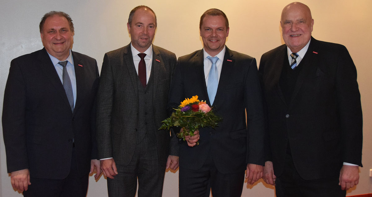 v.li.n.re. Hans-Peter Wollseifer, Präsident des Zentralverbandes des Deutschen Handwerks (ZDH); Präsident des Deutschen Handwerkskammerstages (DHKT); Wolf-Harald Krüger, Präsident der Handwerkskammer Frankfurt (Oder) Region Ostbrandenburg, Robert Wüst, Präsident des Handwerkskammertages des Landes Brandenburg, Peter Dreißig, Präsident der Handwerkskammer Cottbus v.li.n.re. Hans-Peter Wollseifer, Präsident des Zentralverbandes des Deutschen Handwerks (ZDH); Präsident des Deutschen Handwerkskammerstages (DHKT); Wolf-Harald Krüger, Präsident der Handwerkskammer Frankfurt (Oder) Region Ostbrandenburg, Robert Wüst, Präsident des Handwerkskammertages des Landes Brandenburg, Peter Dreißig, Präsident der Handwerkskammer Cottbus