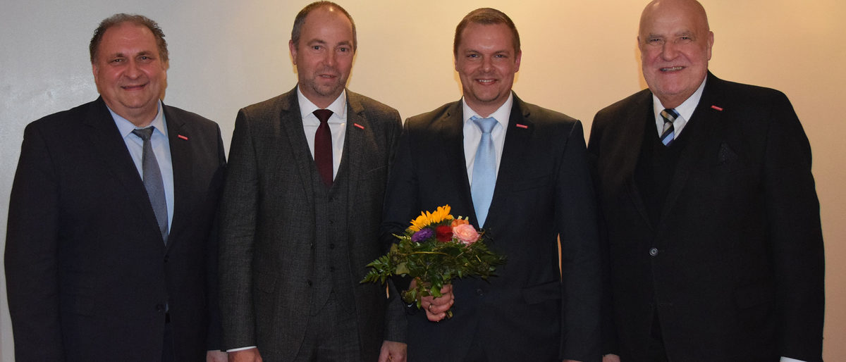 v.li.n.re. Hans-Peter Wollseifer, Präsident des Zentralverbandes des Deutschen Handwerks (ZDH); Präsident des Deutschen Handwerkskammerstages (DHKT); Wolf-Harald Krüger, Präsident der Handwerkskammer Frankfurt (Oder) Region Ostbrandenburg, Robert Wüst, Präsident des Handwerkskammertages des Landes Brandenburg, Peter Dreißig, Präsident der Handwerkskammer Cottbus v.li.n.re. Hans-Peter Wollseifer, Präsident des Zentralverbandes des Deutschen Handwerks (ZDH); Präsident des Deutschen Handwerkskammerstages (DHKT); Wolf-Harald Krüger, Präsident der Handwerkskammer Frankfurt (Oder) Region Ostbrandenburg, Robert Wüst, Präsident des Handwerkskammertages des Landes Brandenburg, Peter Dreißig, Präsident der Handwerkskammer Cottbus