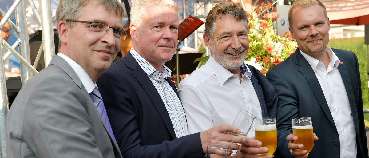 von links: Ralph Bührig, Hauptgeschäftsführer der HWK Potsdam, Holger Schwannecke, Generalsekretär des Zentralverbandes des Deutschen Handwerks, Potsdams Oberbürgermeisters, Jann Jakobs und Robert Wüst, Präsident der Handwerkskammer Potsdam. von links: Ralph Bührig, Hauptgeschäftsführer der HWK Potsdam, Holger Schwannecke, Generalsekretär des Zentralverbandes des Deutschen Handwerks, Potsdams Oberbürgermeisters, Jann Jakobs und Robert Wüst, Präsident der Handwerkskammer Potsdam.