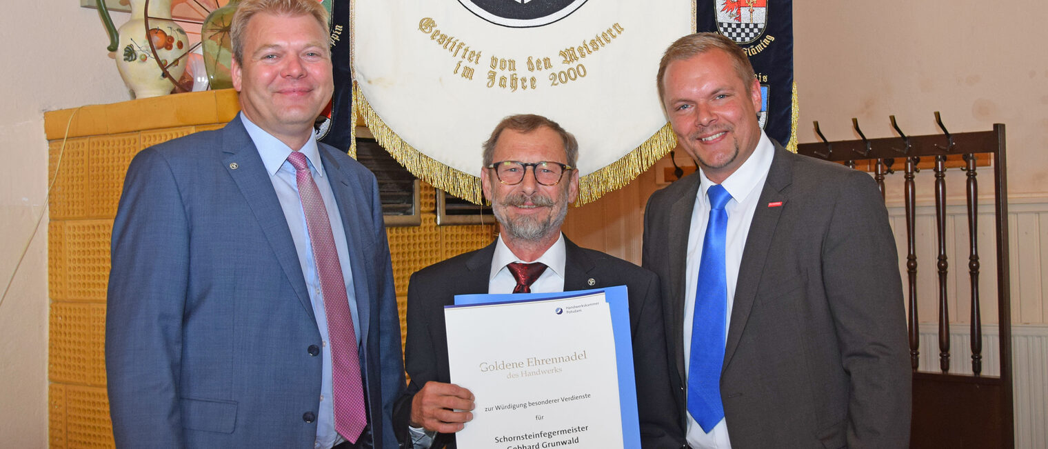 Landesinnungsmeister Markus Hirschnitz, Gebhard Grunwald, HWK-Präsident Robert Wüst Landesinnungsmeister Markus Hirschnitz, Gebhard Grunwald, HWK-Präsident Robert Wüst