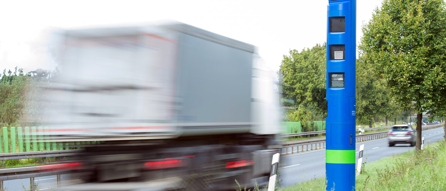 12 SEP 2017, SARSTEDT/GERMANY: Toll Collect Kontrolls¿ule an der Bundesstrasse B6 in 31157 Sarstedt / Boksberg bei Hannover, Niedersachen 12 SEP 2017, SARSTEDT/GERMANY: Toll Collect Kontrolls¿ule an der Bundesstrasse B6 in 31157 Sarstedt / Boksberg bei Hannover, Niedersachen Schlagwort(e): Bundesstra¿e