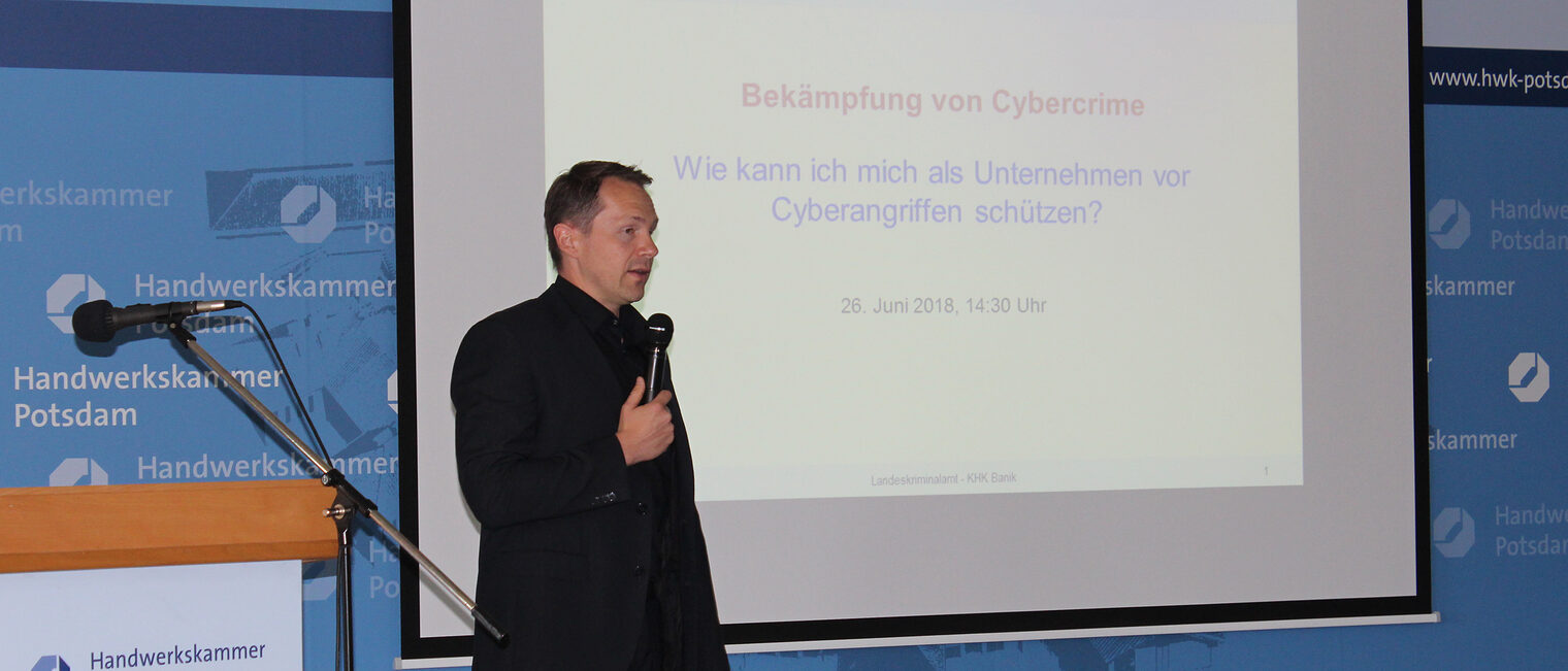 Marko Banik, Kriminalkommissar beim Landeskriminalamt Brandenburg und Leiter der Zentralen Ansprechstelle Cybercrime (ZAC)