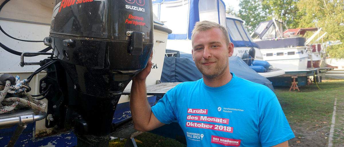 Patrick Anske in seinem Ausbildungsbetrieb Wassersportzentrum Oranienburg Azubi des Monats Anske