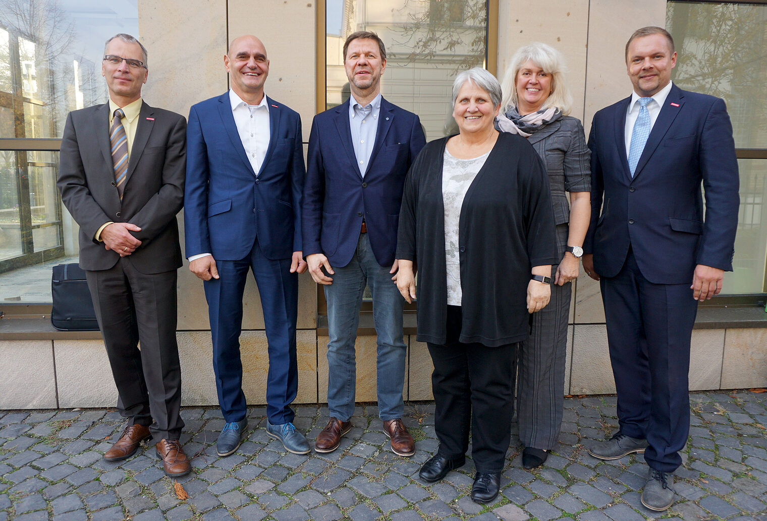 v.l.n.r. Thilo Jänsch (Geschäftsführer HWK Potsdam ), Michael Graf (Vorstandsmitglied), Holger Schmädicke (Kreishandwerksmeister), Christine Manzl (Geschäftsführerin der Kreishandwerkerschaft Potsdam), Dörte Thie (Vorstandsmitglied), Robert Wüst (Präsident der Handwerkskammer Potsdam)