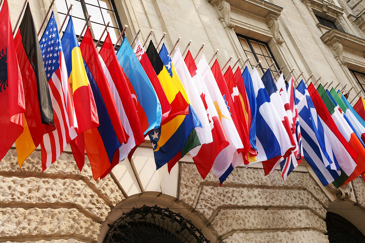 fahne, fahnen, flagge, flaggen, viele, bunt, symbol, zeichen, landesflaggen, landesfahnen, banner, nationalflaggen, hngeflagge, hngeflaggen, oecd, tagung, organisation fr wirtschaftliche zusammenarbeit und entwicklung, organisation, international, belgien, dnemark, deutschland, frankreich, griechenland, irland, island, italien, kanada, luxemburg, niederlande, norwegen, sterreich, portugal, schweden, spanien, schweiz, trkei, vereinigte staaten, vereinigtes knigreich, haus, gebude, japan, finnland, australien, slowakei, polen, ungarn, hngend