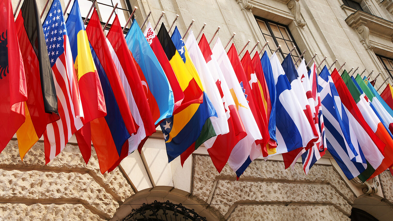 fahne, fahnen, flagge, flaggen, viele, bunt, symbol, zeichen, landesflaggen, landesfahnen, banner, nationalflaggen, hngeflagge, hngeflaggen, oecd, tagung, organisation fr wirtschaftliche zusammenarbeit und entwicklung, organisation, international, belgien, dnemark, deutschland, frankreich, griechenland, irland, island, italien, kanada, luxemburg, niederlande, norwegen, sterreich, portugal, schweden, spanien, schweiz, trkei, vereinigte staaten, vereinigtes knigreich, haus, gebude, japan, finnland, australien, slowakei, polen, ungarn, hngend