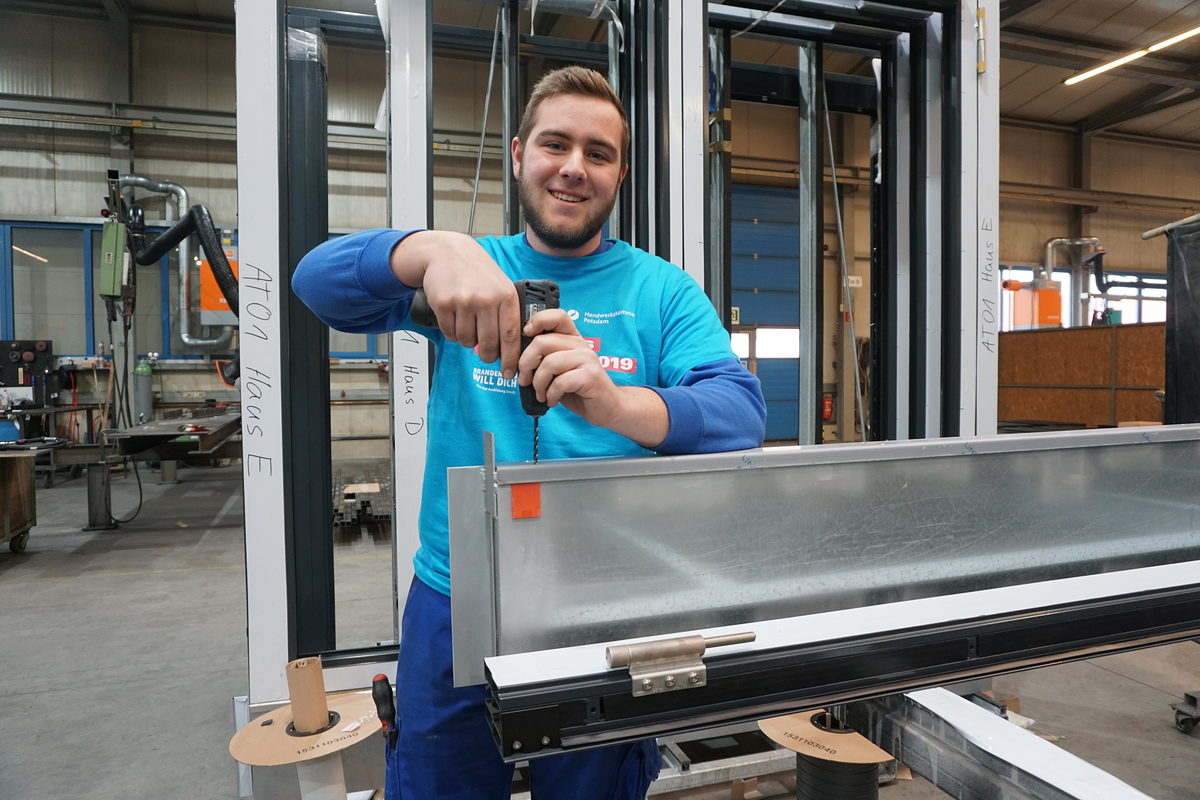 angehender Metallbauer Lukas Wunderlich angehender Metallbauer Lukas Wunderlich