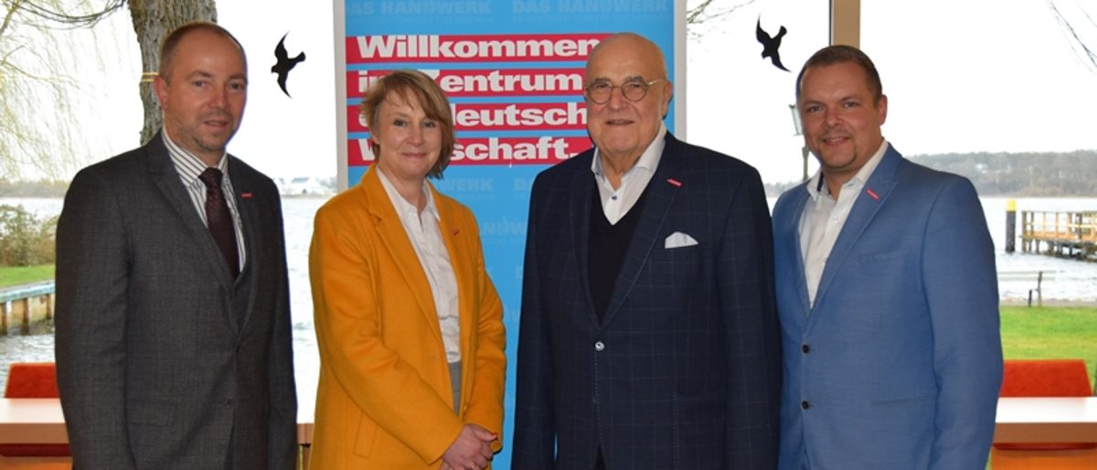 v.l.n.r.: Präsident der HWK Frankfurt/Oder Wolf-Harald Krüger, Präsidentin der HWK Berlin Carola Zarth, Präsident der HWK Cottbus Peter Dreyßig, Präsident der HWK Potsdam Robert Wüst v.l.n.r.: Präsident der HWK Frankfurt/Oder Wolf-Harald Krüger, Präsidentin der HWK Berlin Carola Zarth, Präsident der HWK Cottbus Peter Dreyßig, Präsident der HWK Potsdam Robert Wüst