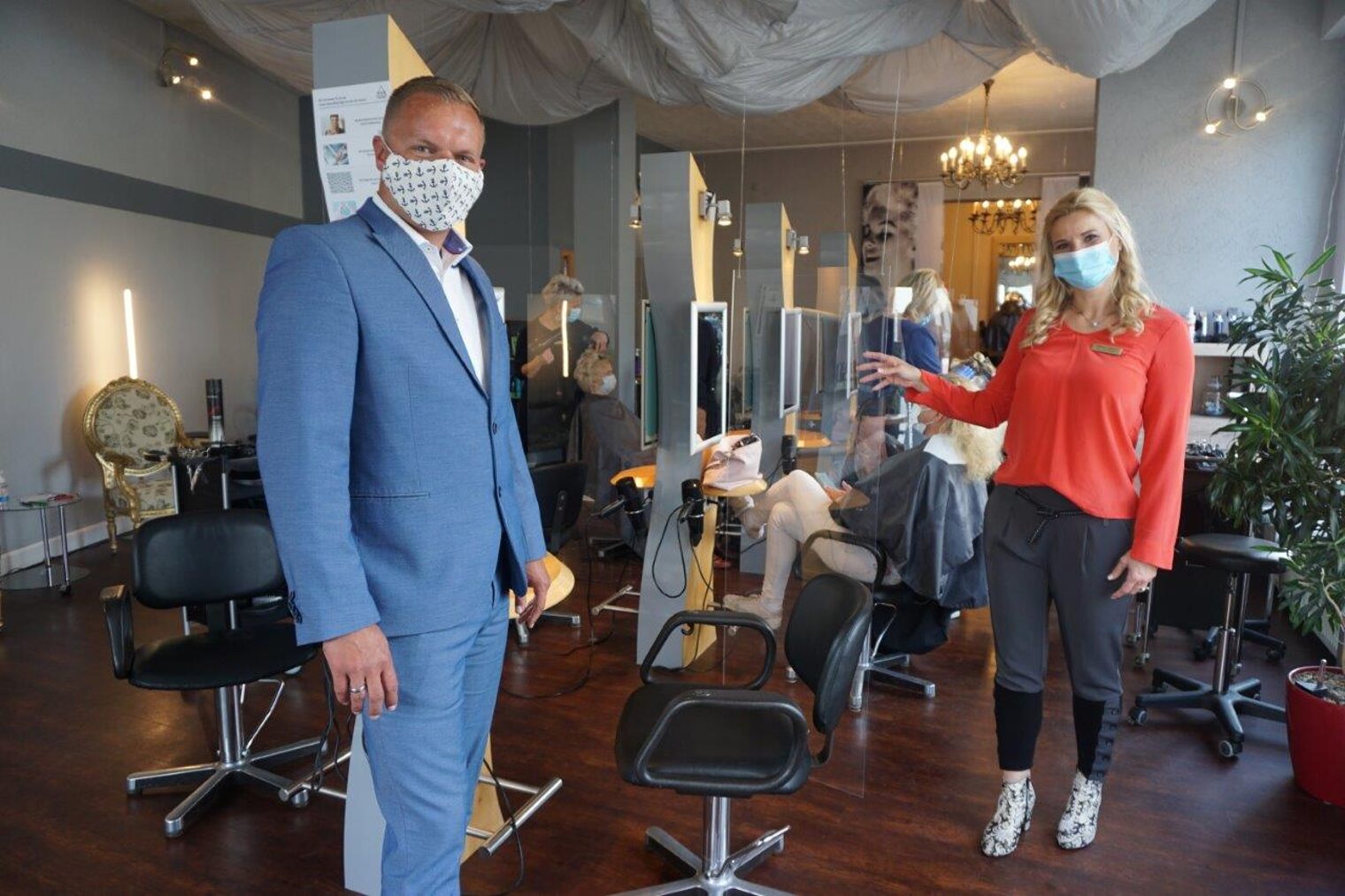 Betriebsbesuchen des Präsidenten der Handwerkskammer Potsdam Robert Wüst am 26. Mai 2020 beim Friseurbetrieb Diana Leikauf in Werder/ Havel