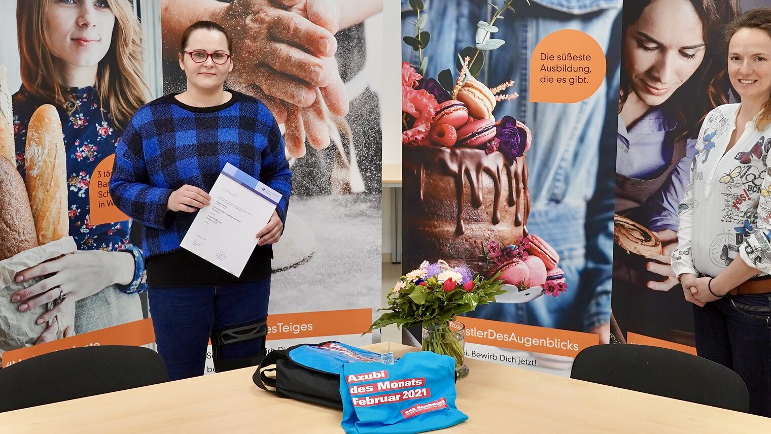 Azubi des Monats Peggy Plaswig (l.) lernt in der Bäckerei Exner. Mit auf dem Bild: Chefin Kathleen Exner