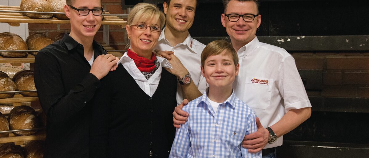 Julius, Antje, Philipp, Jonas und Olaf Thonke heute (v.l.n.r.) Julius, Antje, Philipp, Jonas und Olaf Thonke heute (v.l.n.r.)