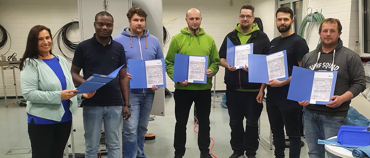Pilotlehrgang zertifizierte Weiterbildung zum/zur LWL-Monteur/-in Fernmeldetechnik Pilotlehrgang zertifizierte Weiterbildung zum/zur LWL-Monteur/-in Fernmeldetechnik