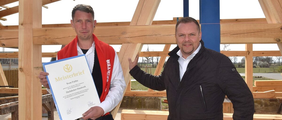 Dachdeckermeiser Sven Fielitz und Präsident Robert Wüst