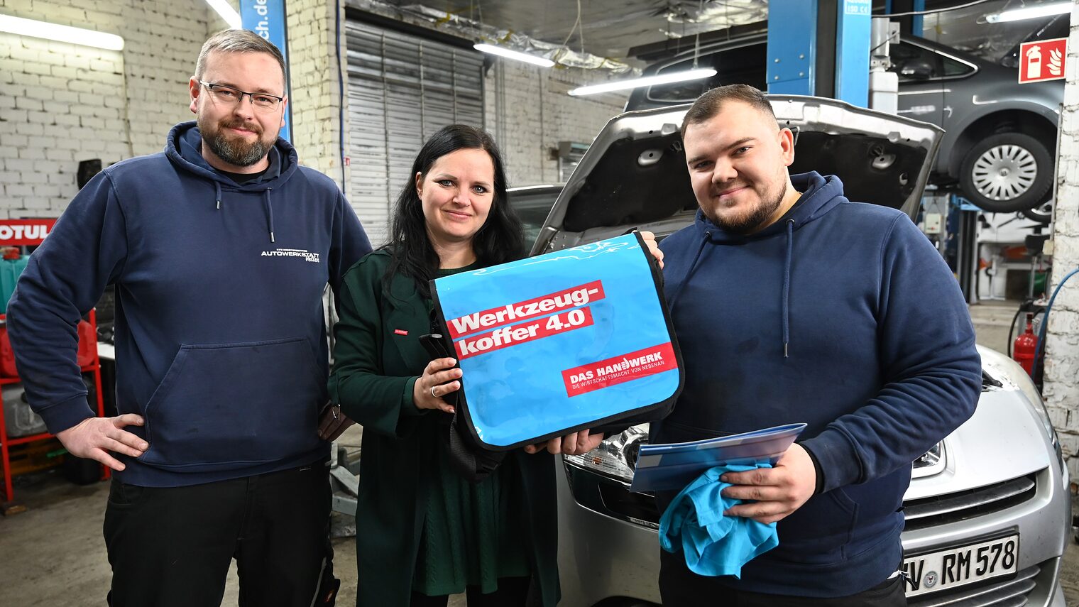 Jan Heiko Belling angehender Kfz-Mechatroniker bei der Autowerkstatt von Kenneth Tews in Velten