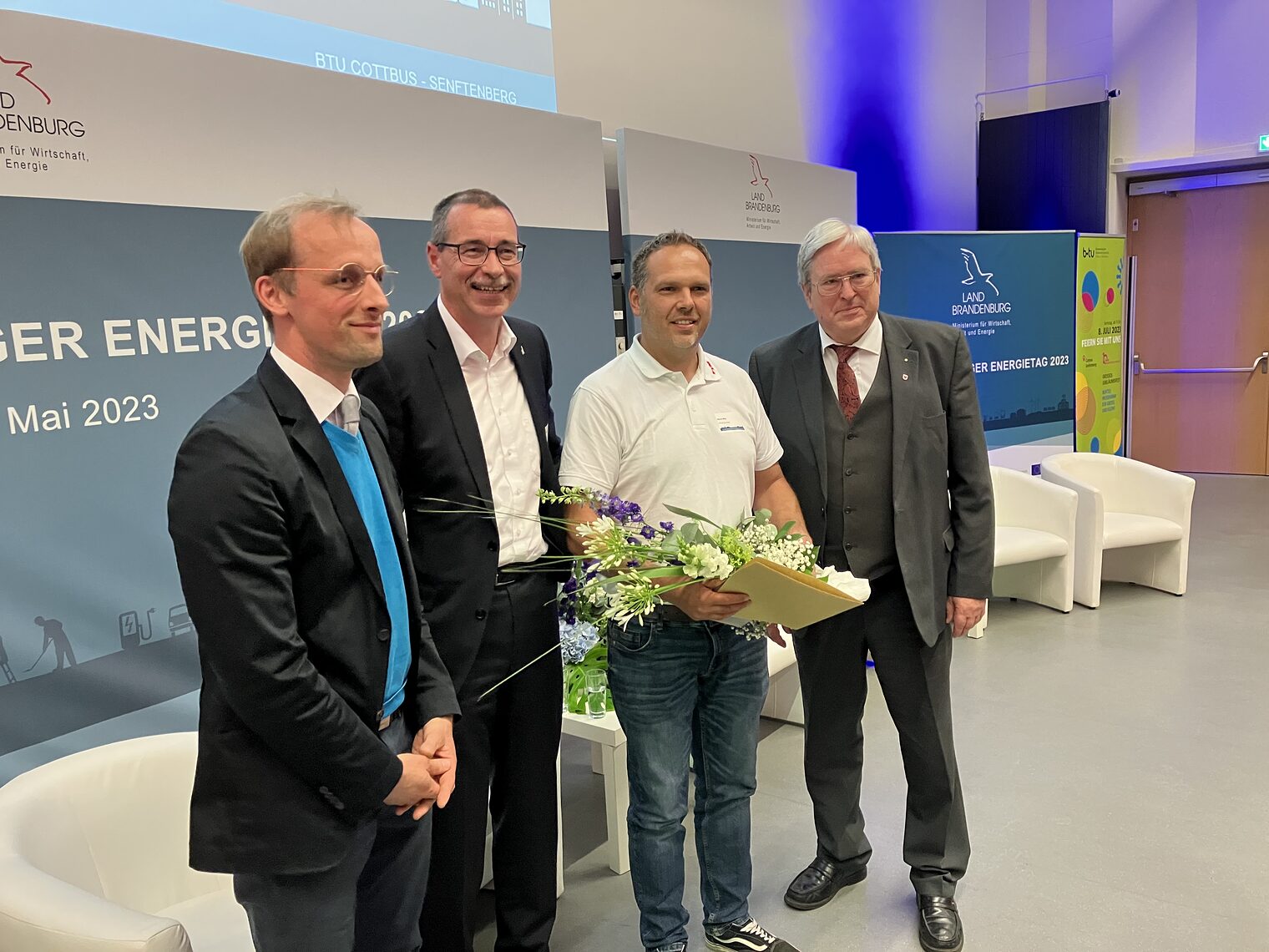 vrnl: Wirtschaftsminister Prof.Dr. Jörg Steinbach, Marcel Mika, Thoralf Uebach (VKU), Prof. Dr. Ing. Robert Flassig (Technische Hochschule Brandenburg)