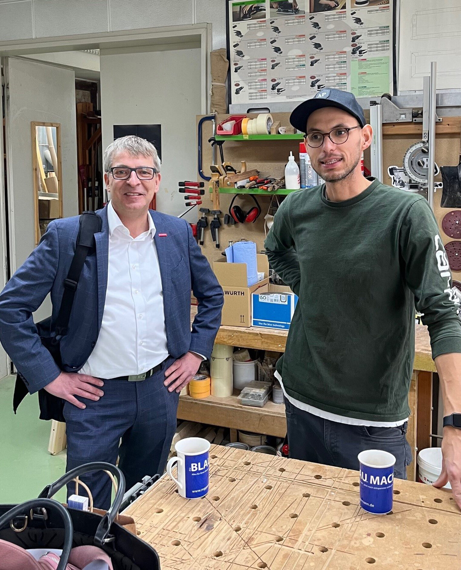 Ralph Bührig besucht Andrè Gärtner von der Andersplanen Holzwerkstatt, Luckenwalde