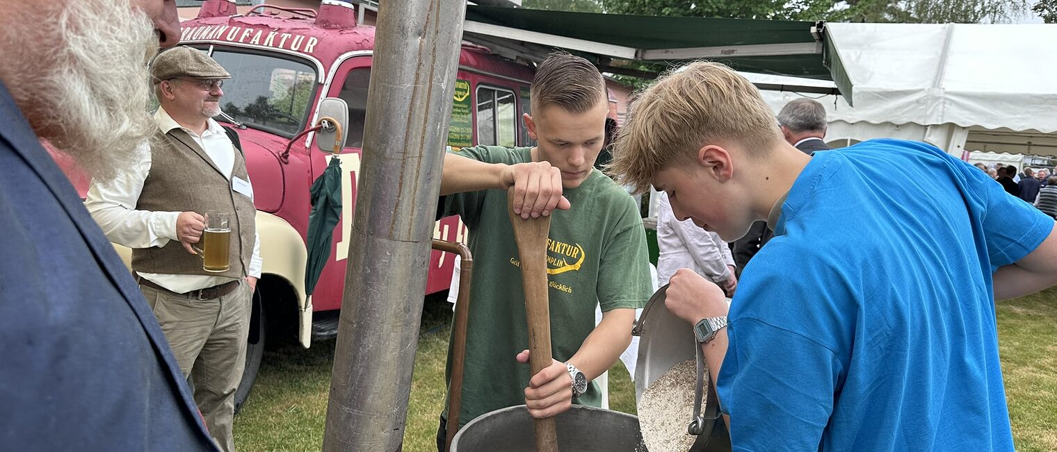 Handwerk Bierbrauer Gartenfest der Handwerkskammer Potsdam Braumanufaktur Potsdam