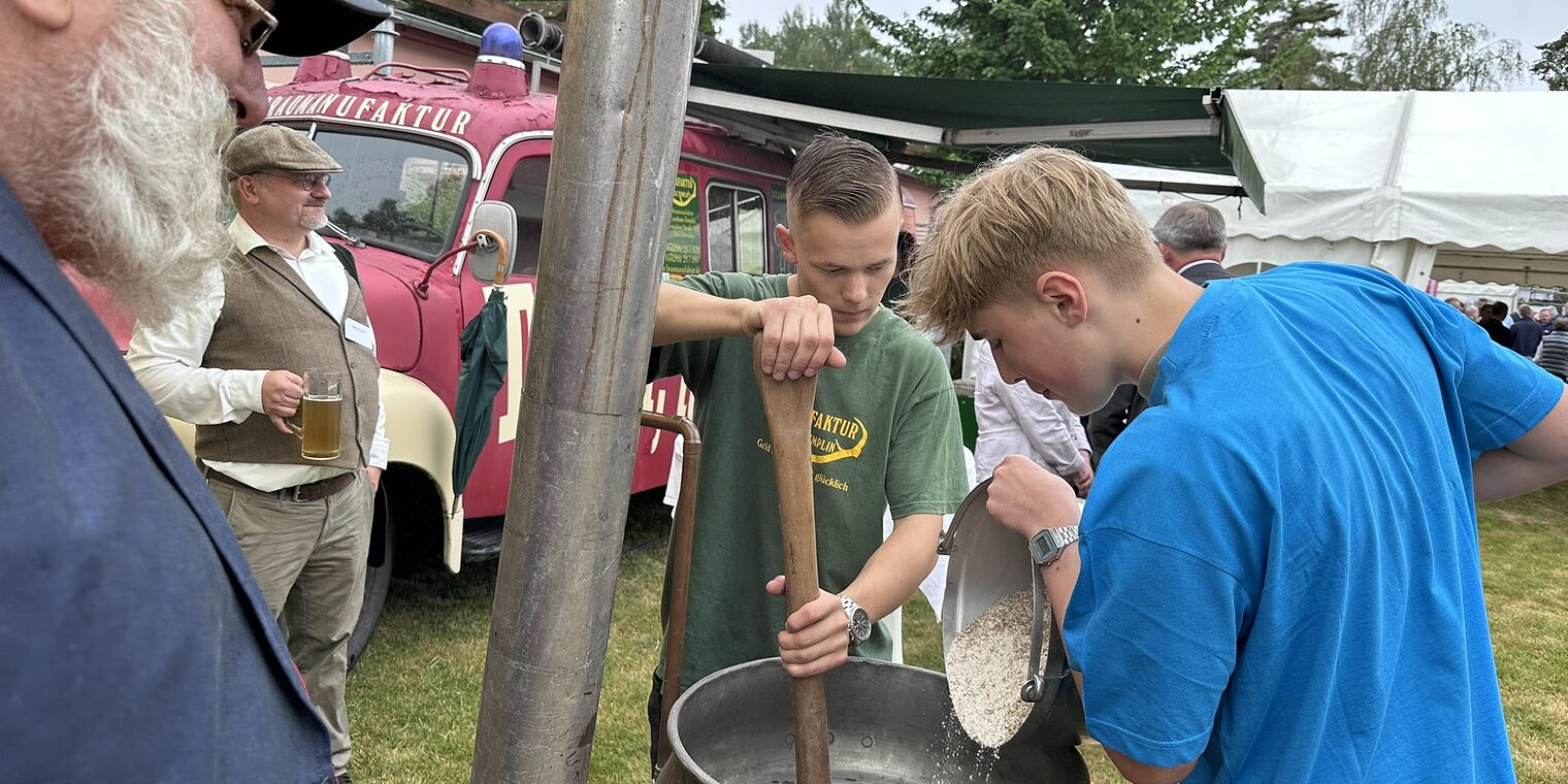 Handwerk Bierbrauer Gartenfest der Handwerkskammer Potsdam Braumanufaktur Potsdam